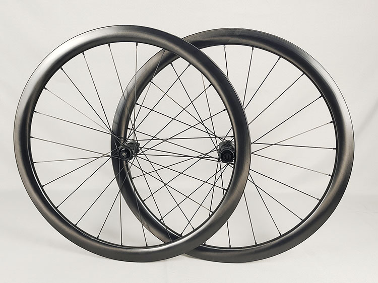 7-tiger-<a href=https://www.7tbike.com/photo/no-paint-carbon-fiber-bicycle-wheelset.html target='_blank'>Paintless</a>-carbon-rims-production-045.jpg