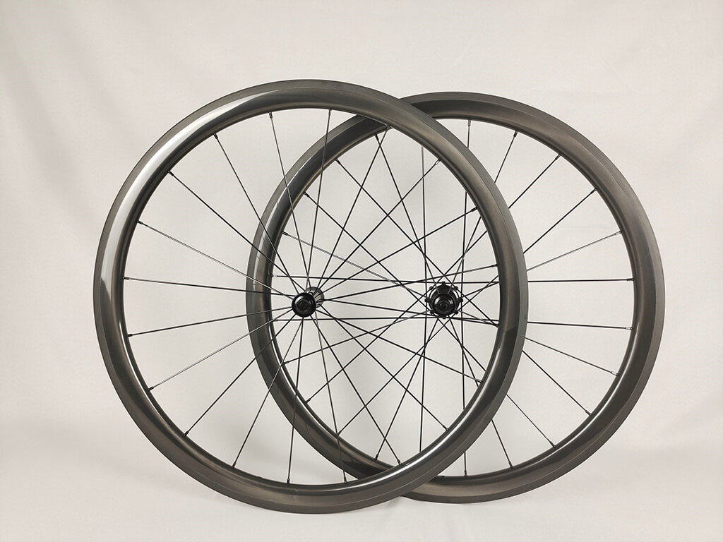 700c 38mm clincher glossy carbon v brake bicycle wheelset 05.jpg