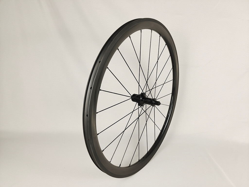 700c 38mm clincher glossy carbon v brake bicycle wheelset 01.jpg