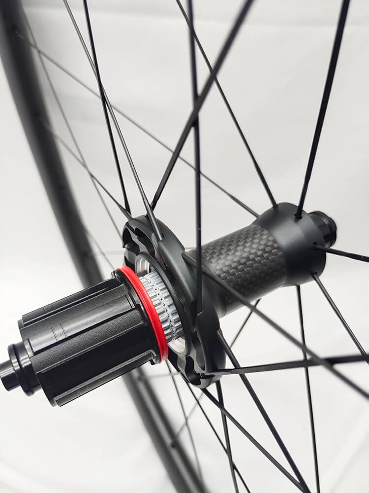 sr035-ratchet-carbon-straight-pull-road-bicycle-rear-hub-on-wheel.jpg