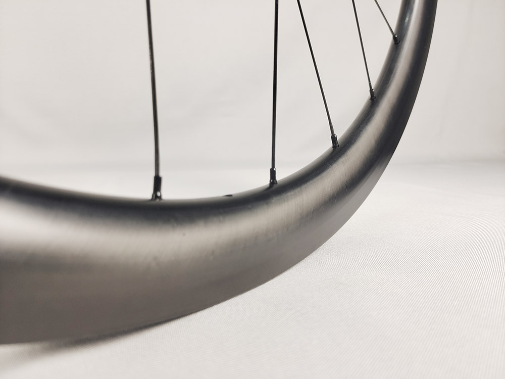 paintless-carbon-road-bicycle-wheels-7.jpg