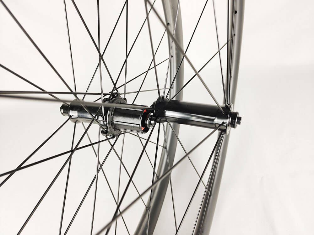 700c-carbon-rim-brake-road-bicycle-wheelset-38mm-50mm-sr030-12.jpg