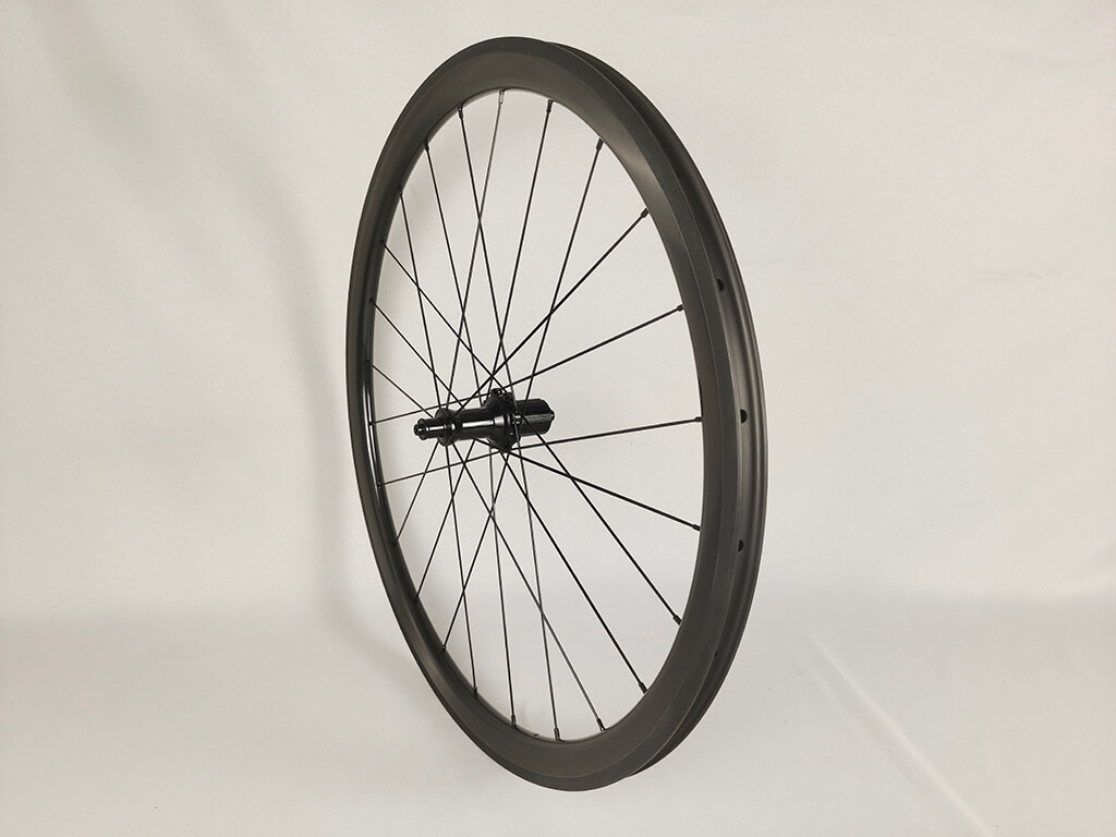 700c 38mm clincher glossy carbon v brake bicycle wheelset 03.jpg