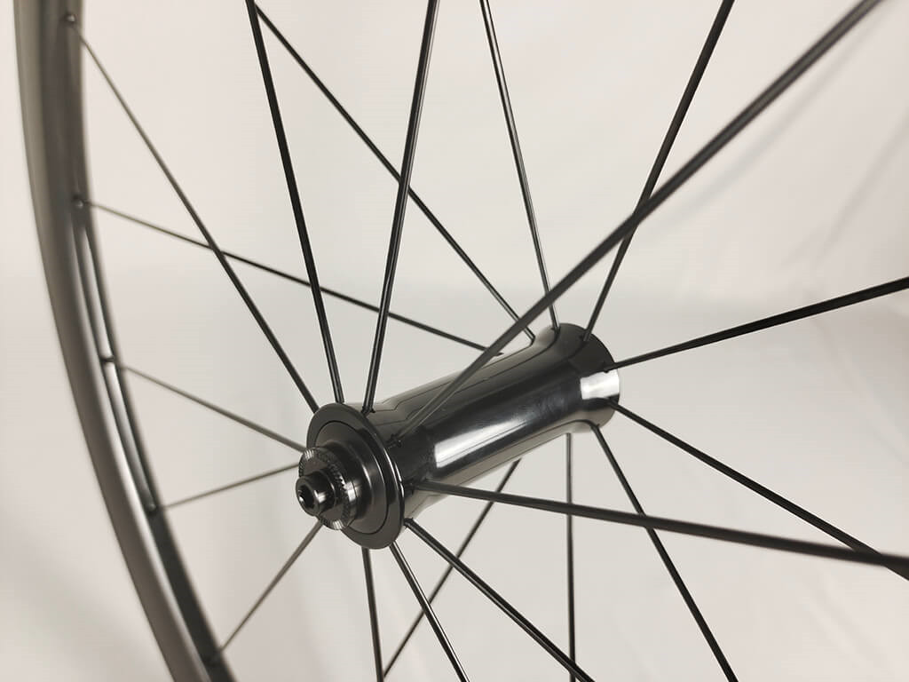 700c 38mm clincher glossy carbon v brake bicycle wheelset 08.jpg