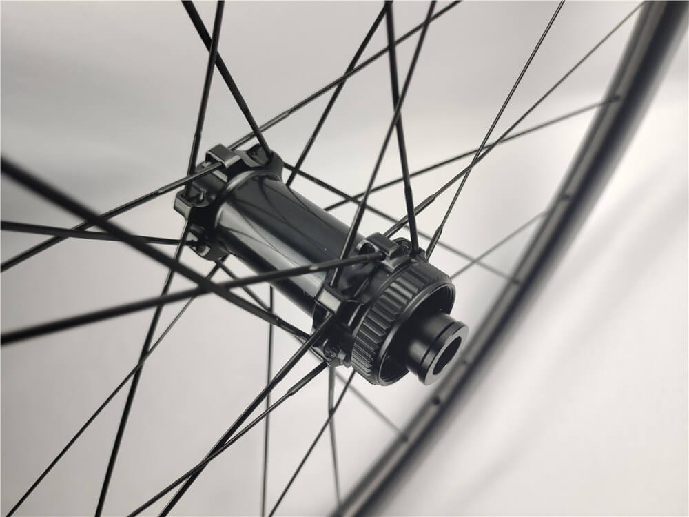 Revo-carbon-wheelset-45-4.jpg