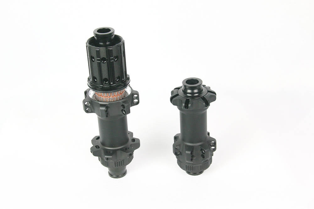 SR310C-carbon-spokes-hub-21-spokes.JPG